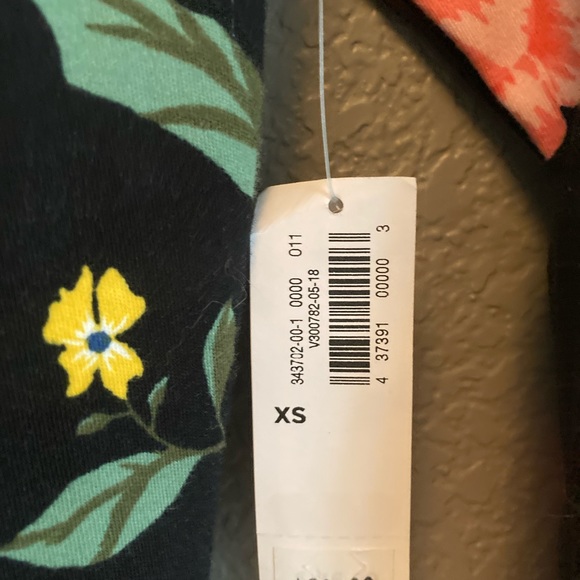 Old Navy, 3/4 Sleeve, Fitted Dress with Floral Pattern - Picture 3 of 5